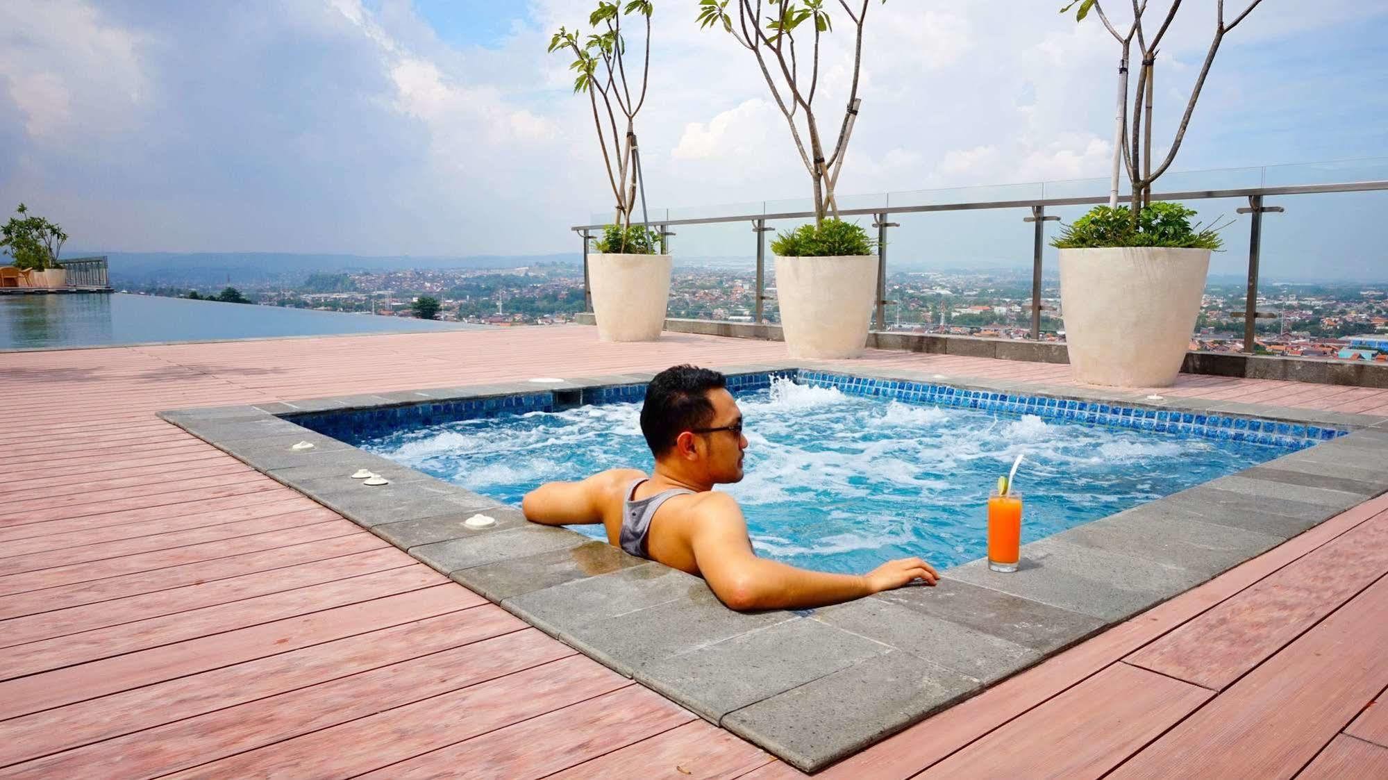 Louis Kienne Hotel Pandanaran Semarang Eksteriør bilde