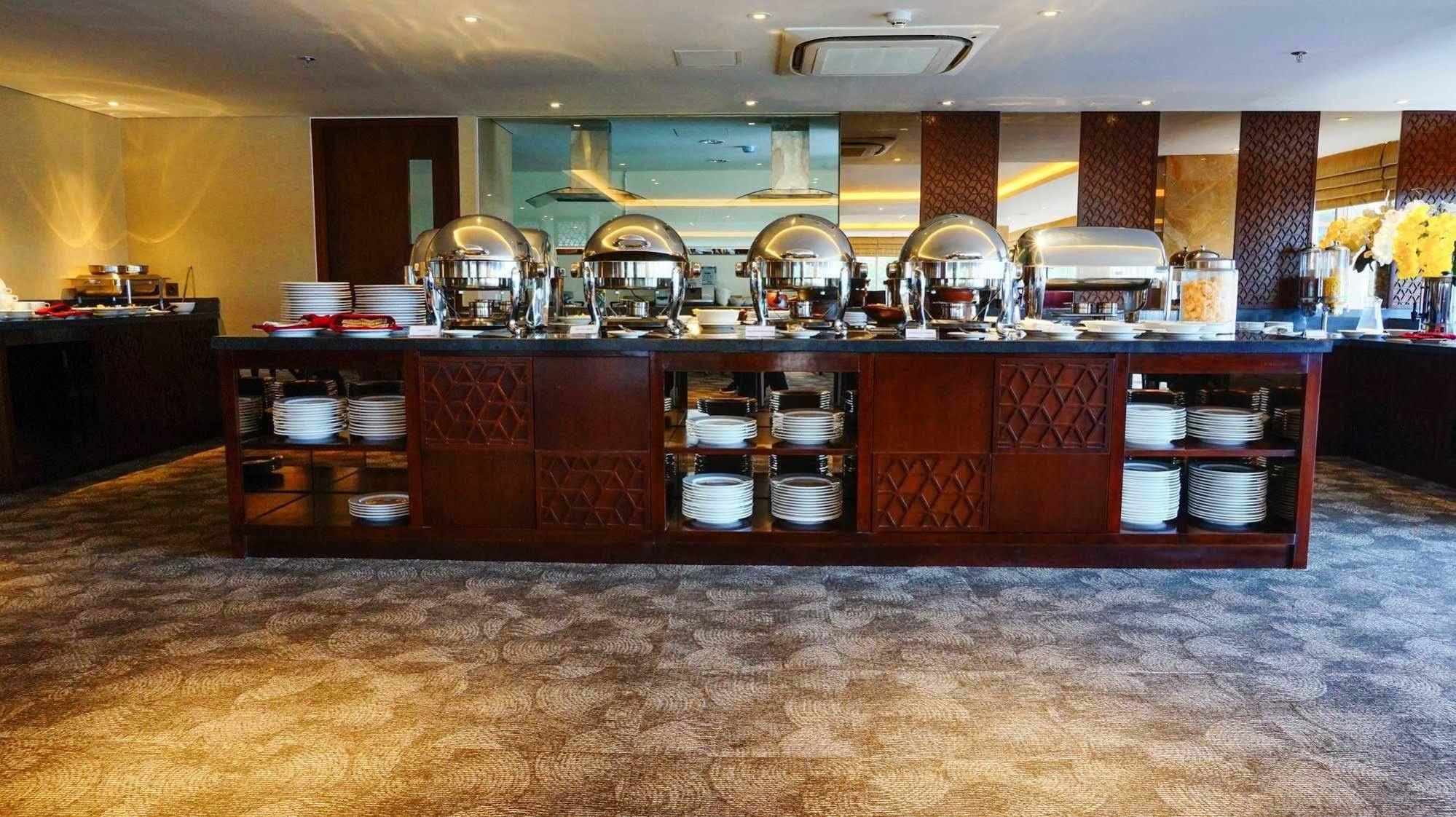 Louis Kienne Hotel Pandanaran Semarang Eksteriør bilde