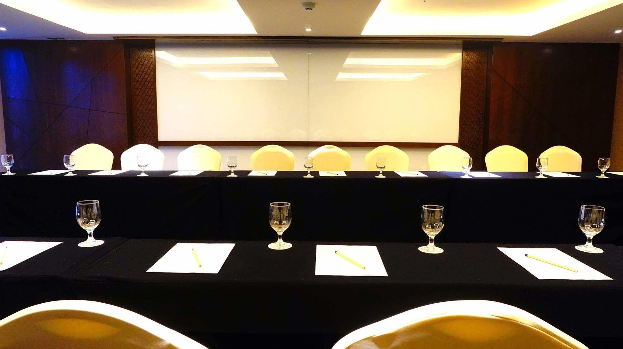 Louis Kienne Hotel Pandanaran Semarang Eksteriør bilde